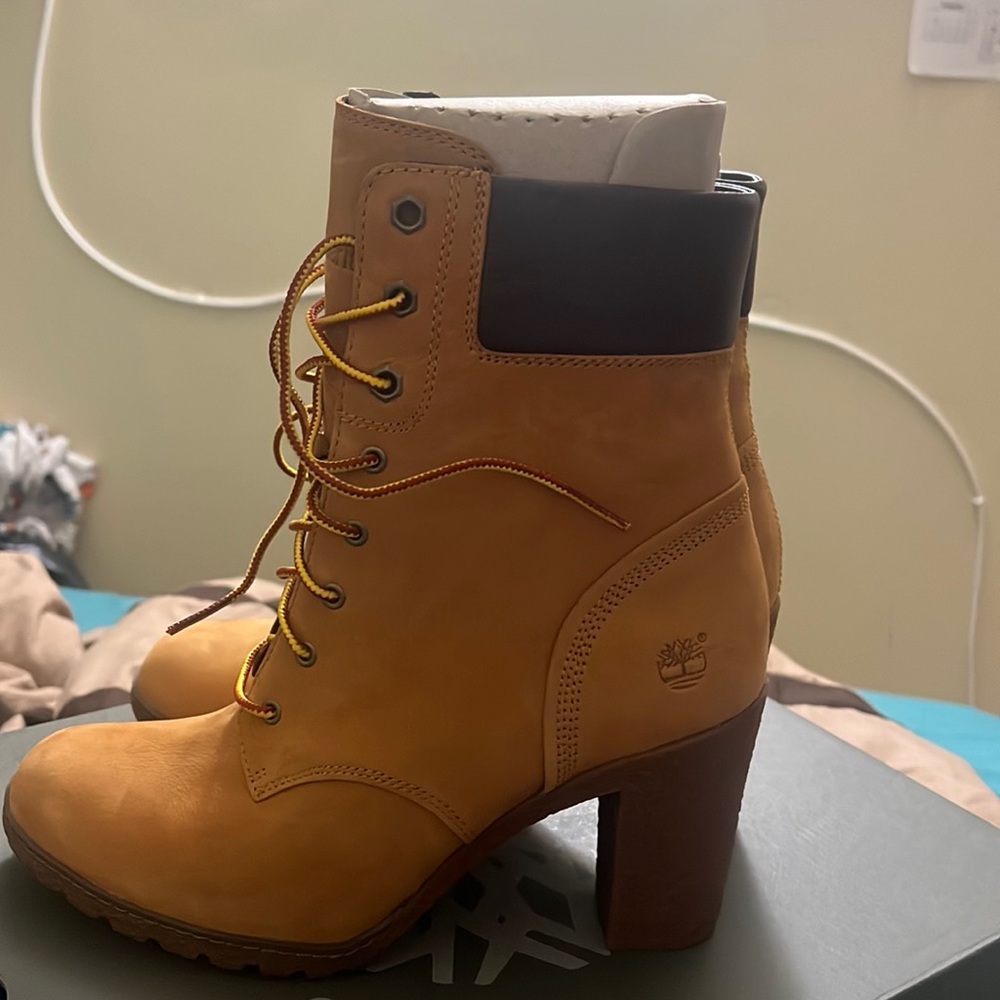 Brand new never worn Timberland heeled boots! No scratches or stains